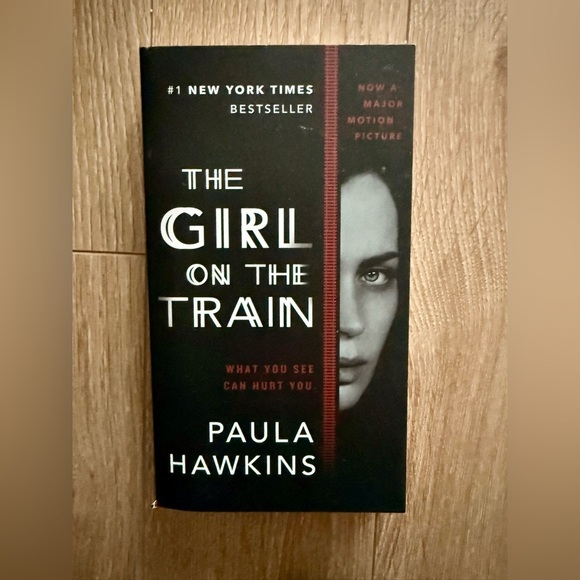 5/$20 - BOOK - The Girl on the Train by Paula Hawkins - Picture 2 of 3
